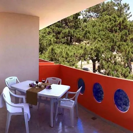 Need To Relax In Апартаменти